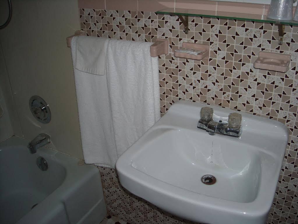 Motel Des Erables Coteau-du-Lac Ngoại thất bức ảnh