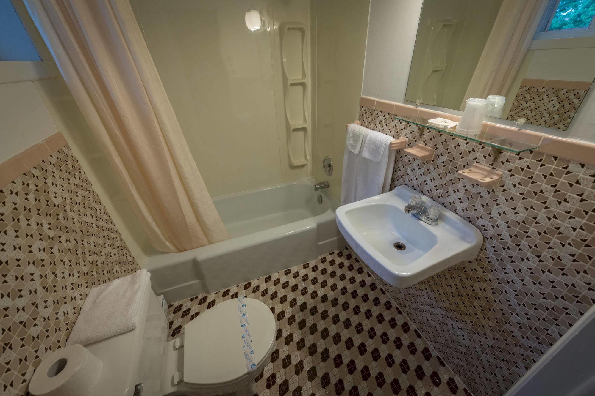 Motel Des Erables Coteau-du-Lac Ngoại thất bức ảnh